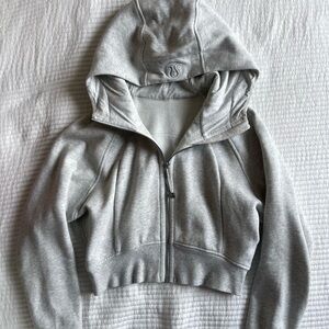 Lululemon Scuba Cropped Full-Zip Hoodie in Heathered Core Grey